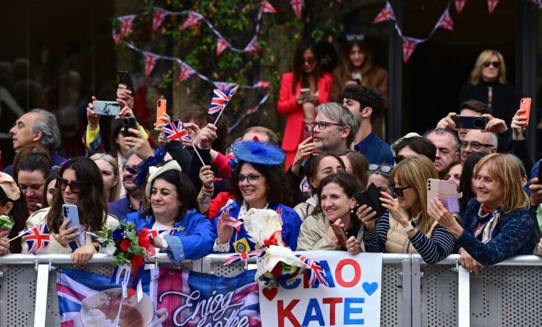 EN FOTOS. Abrazos, apretones de manos, encuentros oficiales… Kate Middleton disfruta de un baño de multitudes en Italia EN FOTOS. Abrazos, apretones de manos, encuentros oficiales… Kate Middleton disfruta de un baño de multitudes en Italia